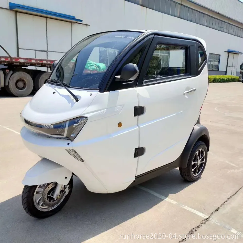 Popular Electric 3 Wheel Cabin Scooter with EEC